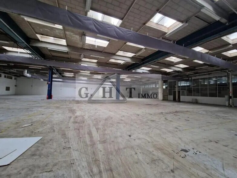 Industrial in Bezons to rent - Interior Photo - Image 1 of 10