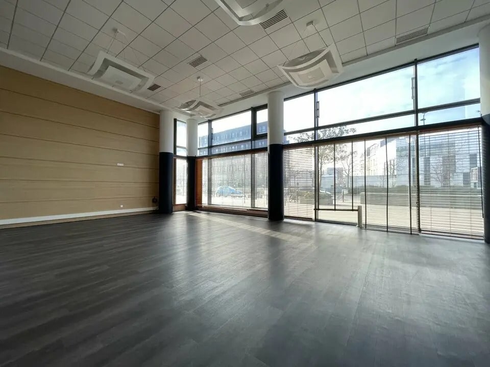 Location Commerce 533 m² - Photo 1