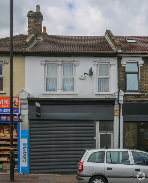 32 Vicarage Ln, London to rent - Primary Photo - Image 1 of 4
