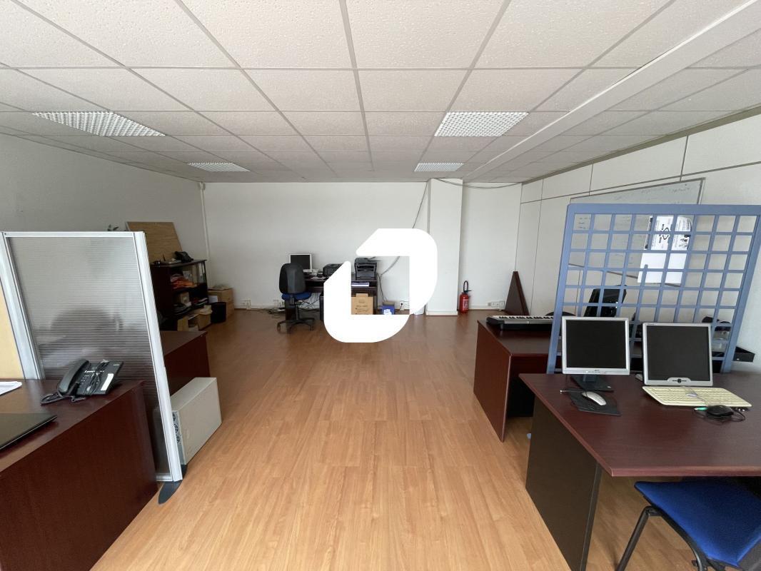 Office in Boissy-Saint-Léger for sale Interior Photo- Image 1 of 10