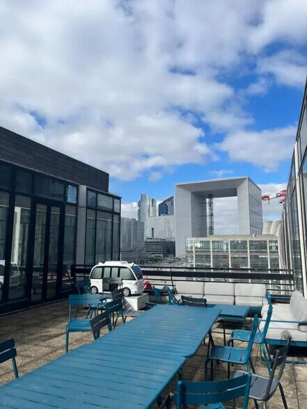 Office in Courbevoie to rent - Building Photo - Image 3 of 20