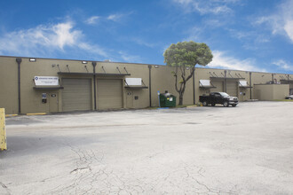 7208-7224 NW 25th St, Miami, FL for rent Building Photo- Image 1 of 8