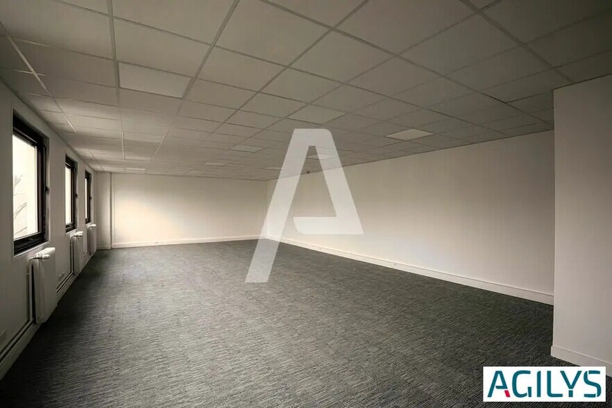 Office in Lisses to rent - Interior Photo - Image 3 of 5