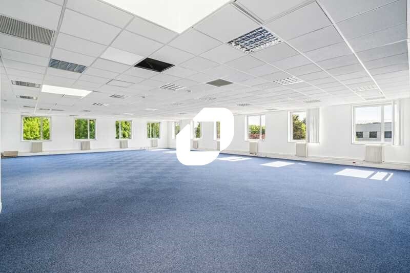 Office in Villepinte to rent Building Photo- Image 1 of 17