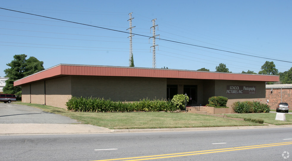 2211 N Church St, Greensboro, NC for sale - Primary Photo - Image 1 of 1