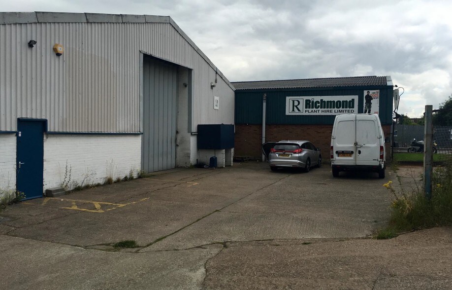 Cross Dr, Nottingham to rent - Building Photo - Image 2 of 9