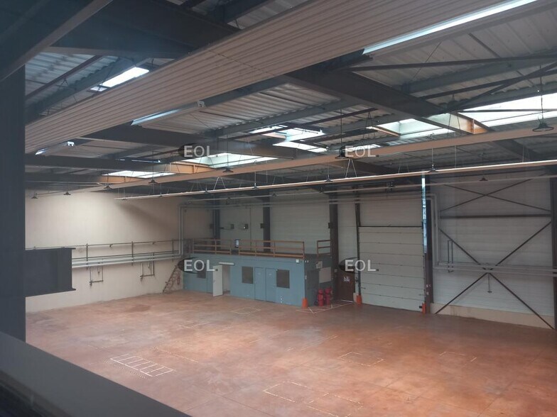 Light Industrial in Cergy to rent - Interior Photo - Image 2 of 5