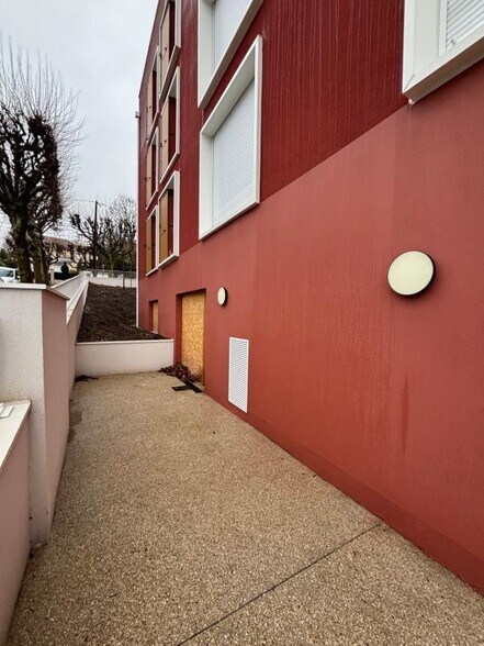 Retail in Épinay-sur-Orge to rent - Building Photo - Image 2 of 7