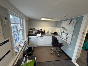 82 The Hundred, Romsey to rent Interior Photo- Image 2 of 6