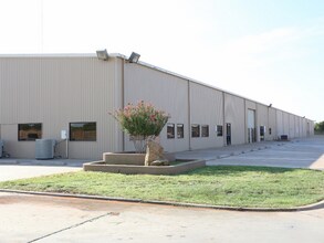 1911 Sheppard Access Rd, Wichita Falls, TX for rent Building Photo- Image 2 of 20