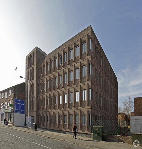 72 Chapel St, Luton for sale - Primary Photo - Image 1 of 1