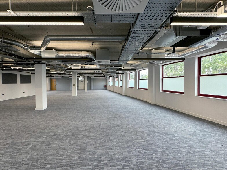 29 Grove Hill Rd, Harrow to rent - Building Photo - Image 2 of 5