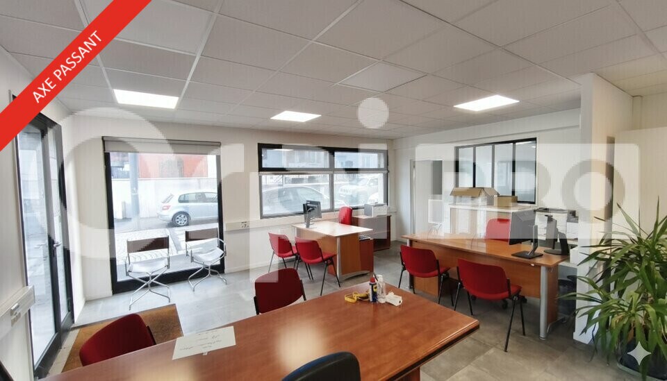 Office in Villeneuve-le-Roi to rent - Building Photo - Image 2 of 8