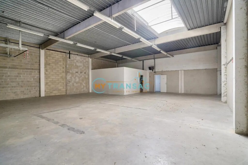 Location Local d'activités 385 m² - Photo 1
