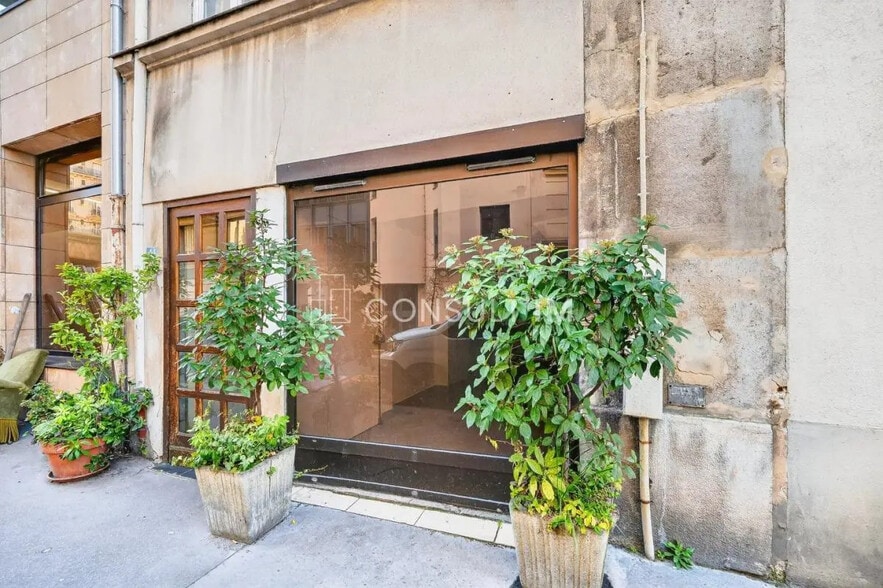 Build-to-Rent in Paris for sale - Building Photo - Image 1 of 6