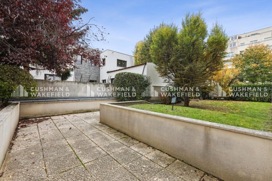 52-54 Rue Du Capitaine Guynemer, Courbevoie to rent - Building Photo - Image 2 of 14