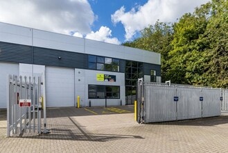 Porz Av, Dunstable to rent Building Photo- Image 2 of 6