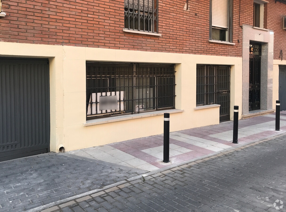 Calle de Fernando Barrachina, 42, Getafe, MAD 28904 - Unit Puerta 01, Esc. E - - Interior Photo - Image 2 of 2