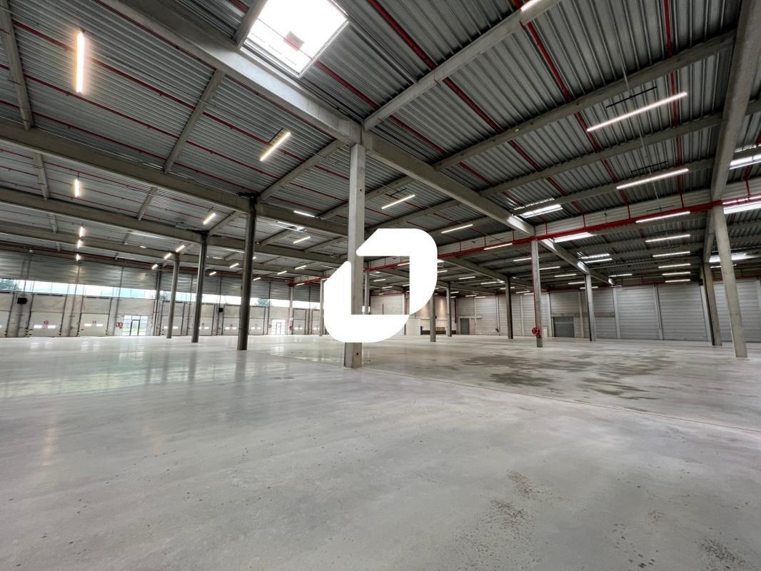 Industrial in Lieusaint to rent Interior Photo- Image 1 of 7