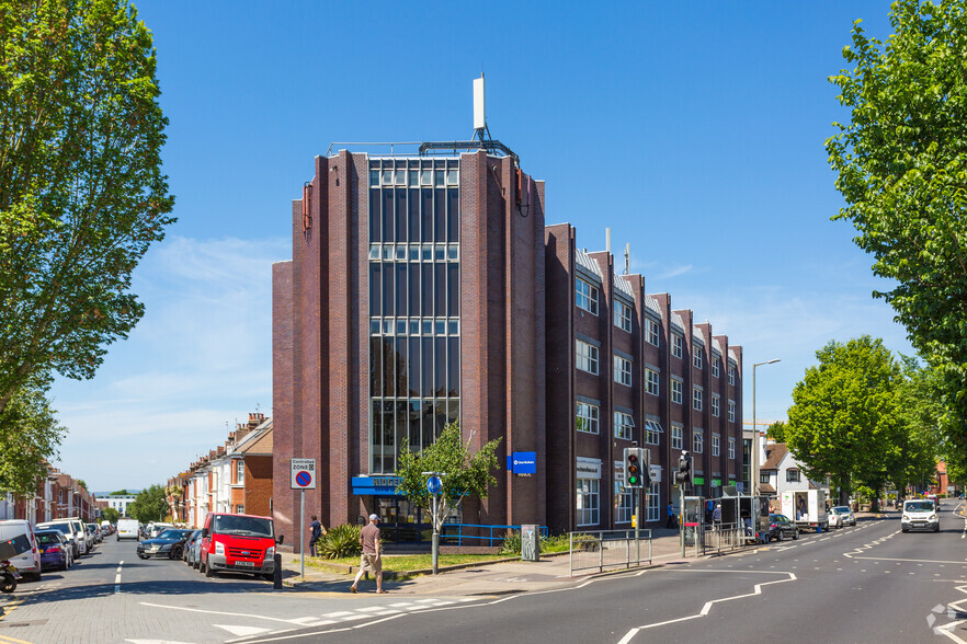 165-167 Dyke Rd, Hove for rent - Primary Photo - Image 1 of 1