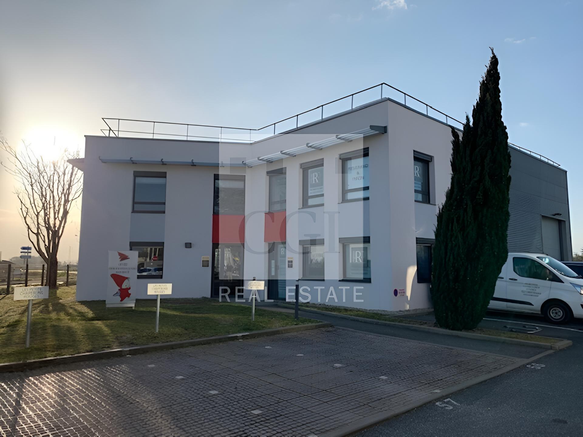 884-888 Rue Des Mercières, Rillieux-la-Pape to rent Primary Photo- Image 1 of 19