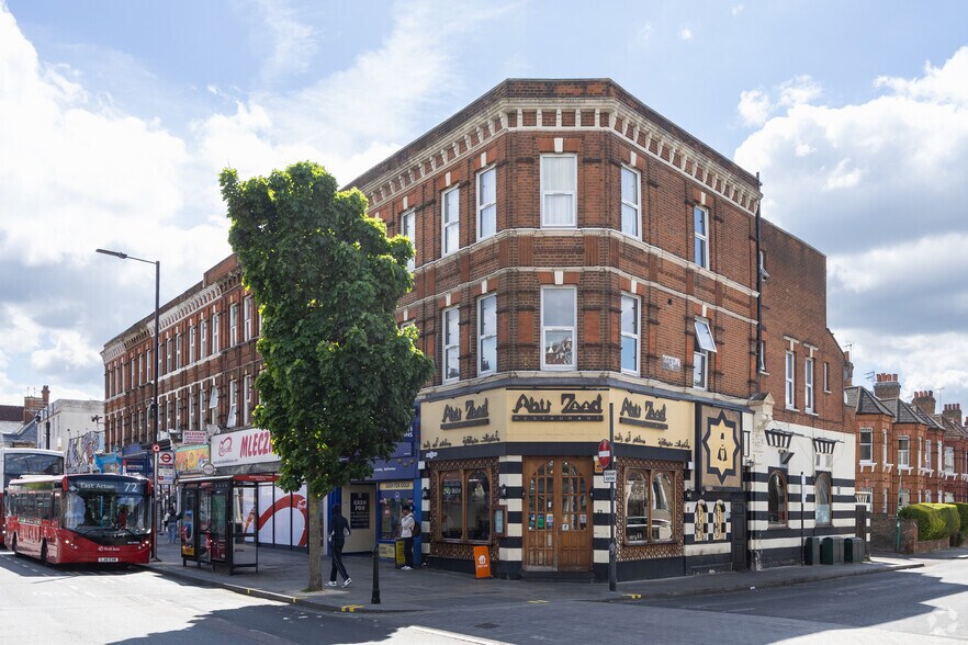35 Uxbridge Road London W12 8lh