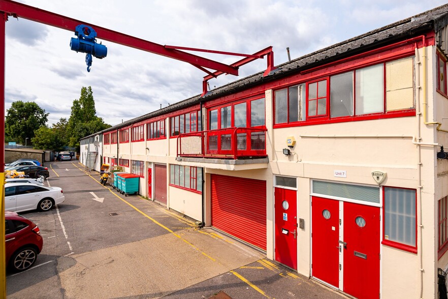 Durnsford Rd, London for rent - Building Photo - Image 1 of 3