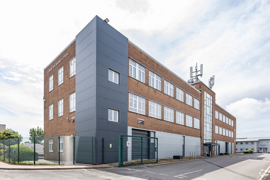 Titan Rd, Cardiff to rent - Primary Photo - Image 1 of 3