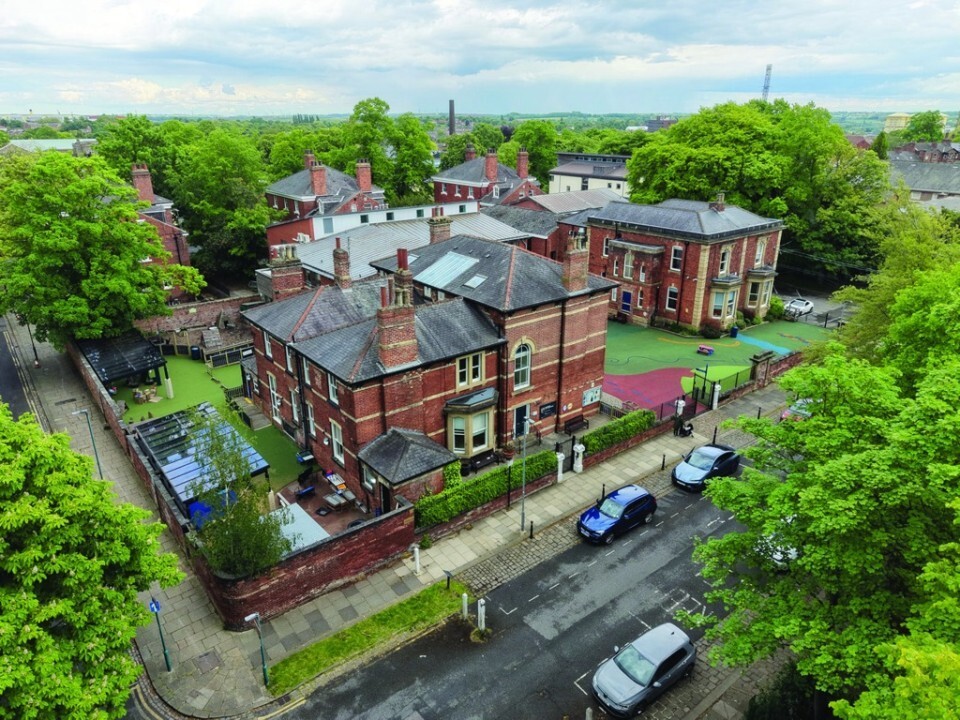 2 St. Johns Sq, Wakefield for sale Primary Photo- Image 1 of 15