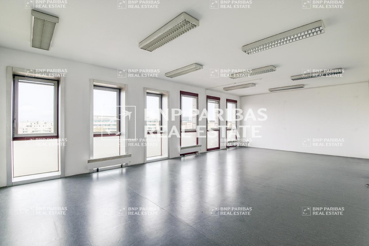 1 Place Charles De Gaulle, Montigny-le-Bretonneux for sale Interior Photo- Image 1 of 21