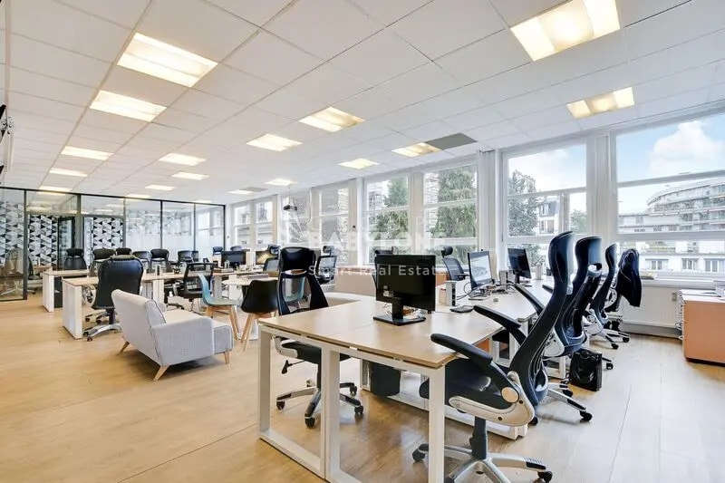 Office in Neuilly-sur-Seine to rent - Interior Photo - Image 3 of 12