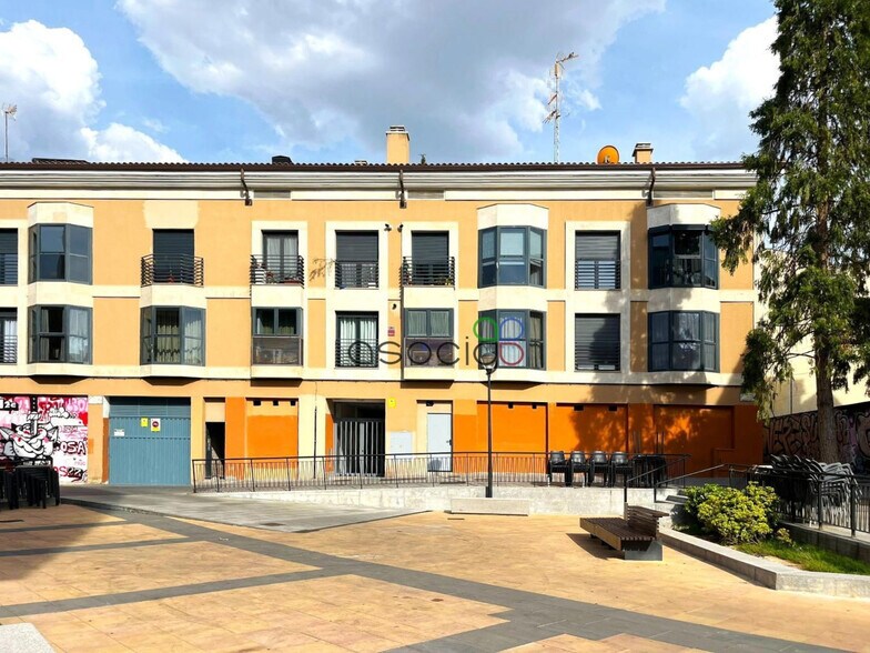 Retail in Guadalajara, Guadalajara to rent - Building Photo - Image 2 of 2