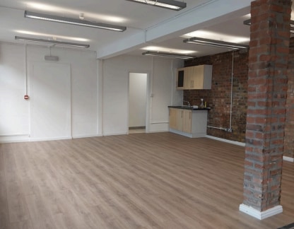 2-4 Thane Vill, London to rent - Interior Photo - Image 3 of 3