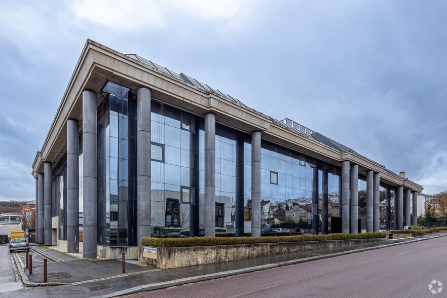 Office in Versailles to rent - Building Photo - Image 2 of 2