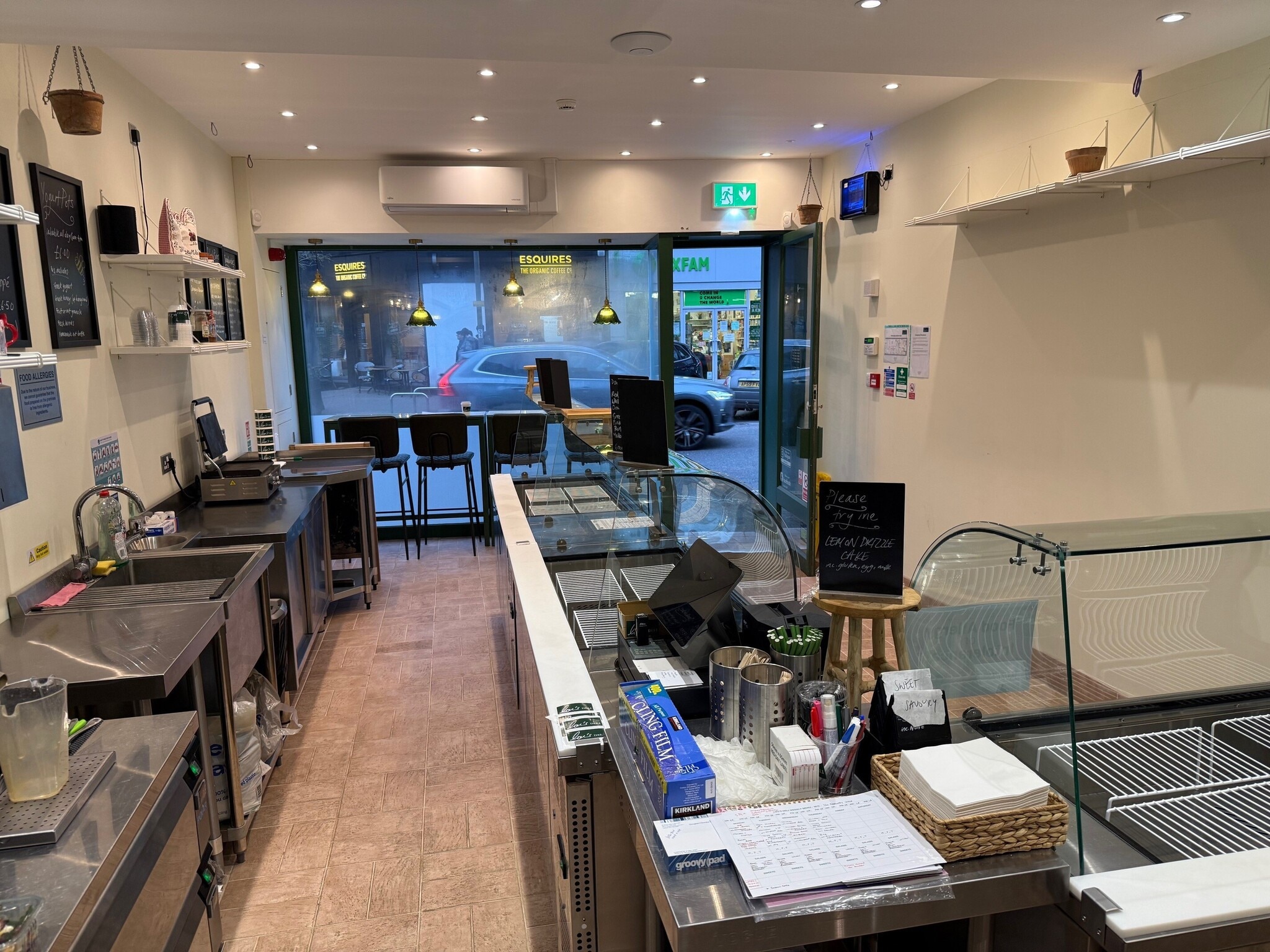 16 Packhorse Rd, Gerrards Cross to rent Building Photo- Image 1 of 1