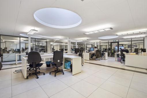 Light Industrial in Paris to rent - Interior Photo - Image 3 of 18