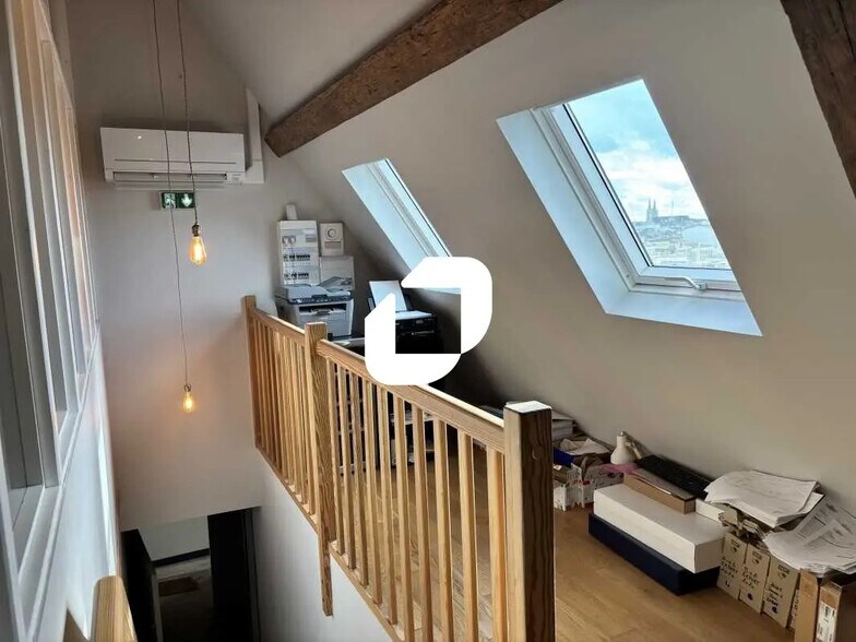 Office in Bordeaux to rent - Building Photo - Image 2 of 6