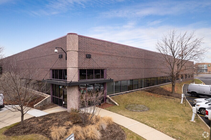 887 Deerfield Pky, Buffalo Grove, IL for sale - Building Photo - Image 1 of 1