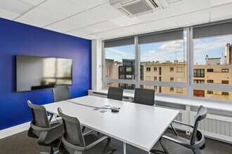 147 Avenue Charles De Gaulle, Neuilly-sur-Seine to rent Interior Photo- Image 2 of 14
