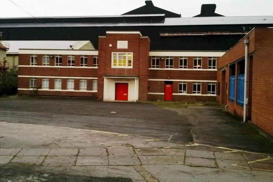 Sheffield Rd, Rotherham to rent - Primary Photo - Image 1 of 1