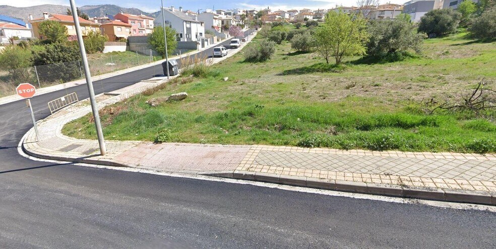 Calle Mercedes Salinas, Jun, Granada for sale - Building Photo - Image 3 of 8