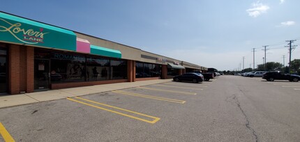 371-385 N Gary Ave, Carol Stream, IL for rent Building Photo- Image 1 of 1