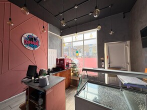 1 Oldfield Ln, Heckmondwike to rent Interior Photo- Image 2 of 6