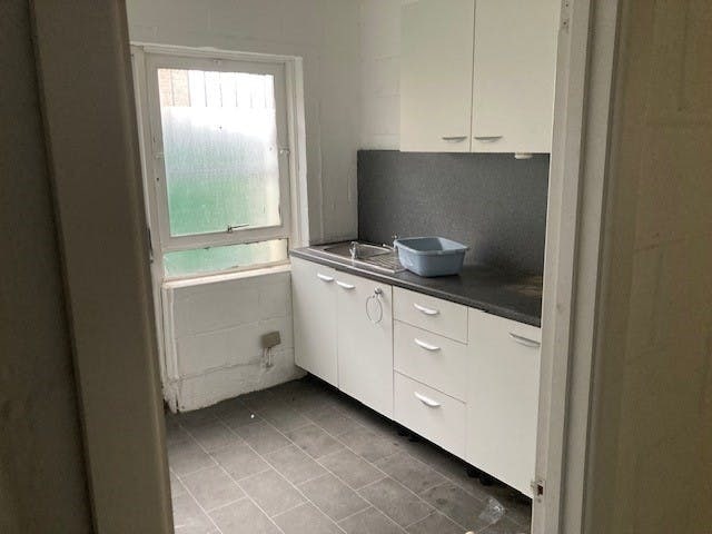 Unit 24, Longshot Industrial Estate, Bracknell to rent - Building Photo - Image 3 of 3