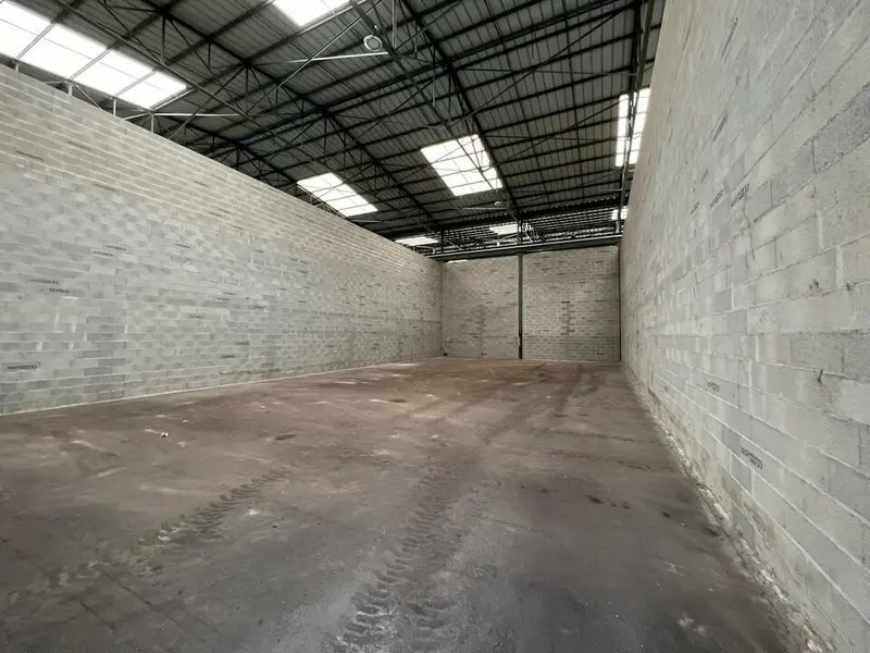 Light Industrial in Beauvais for sale Interior Photo- Image 1 of 3