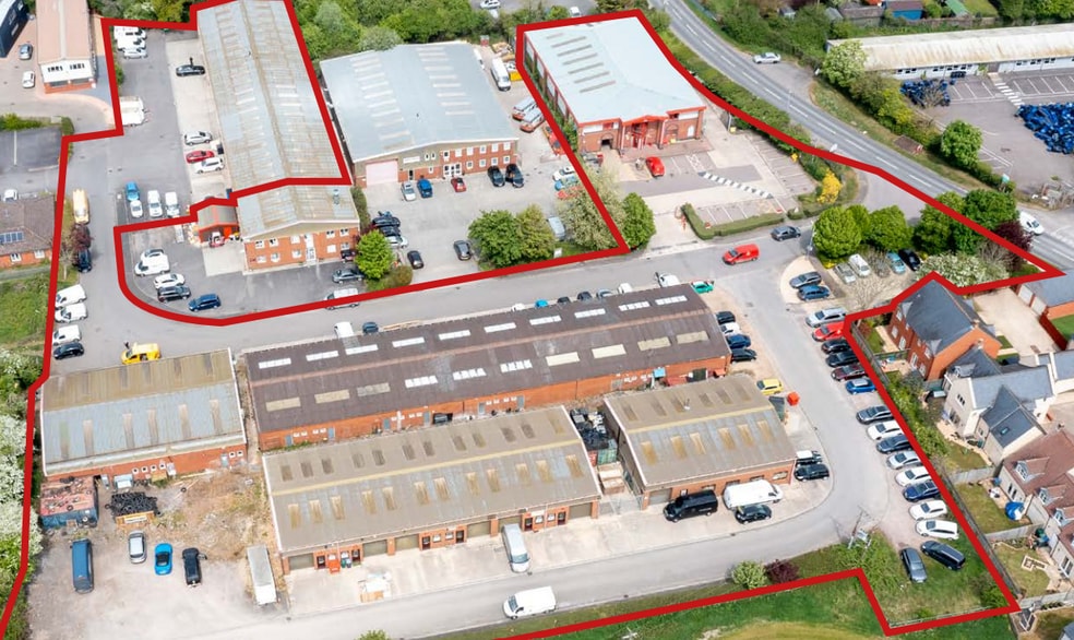 Marlborough Rd, Royal Wootton Bassett to rent - Building Photo - Image 3 of 8