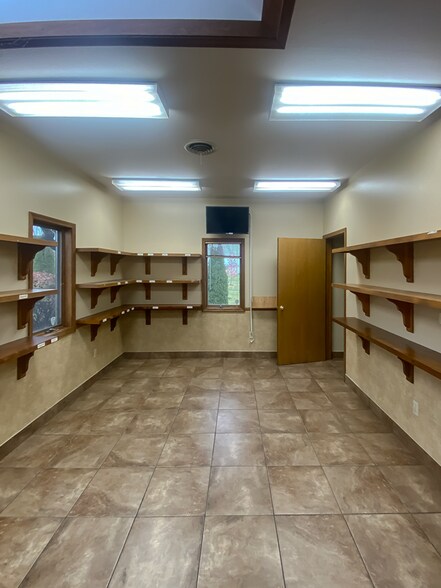 1303 E 7th St, Auburn, IN for sale - Building Photo - Image 3 of 9