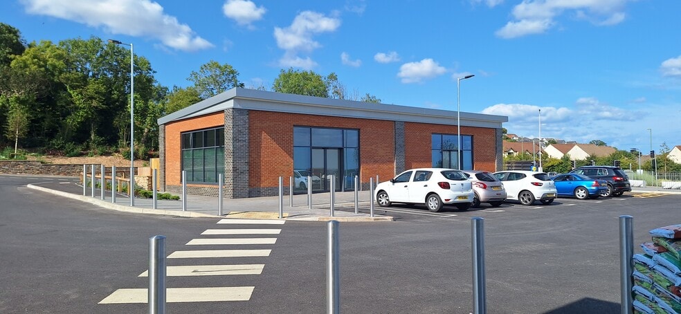 Kings Ash Rd, Paignton to rent - Building Photo - Image 2 of 9