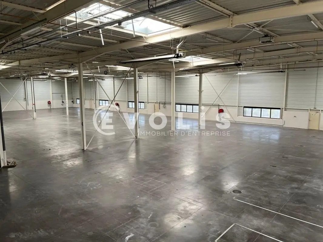Light Industrial in Saint-Priest to rent Interior Photo- Image 1 of 13