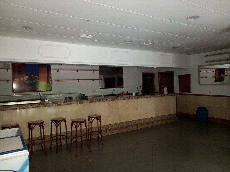 Retail in Cáceres for sale - Building Photo - Image 3 of 11